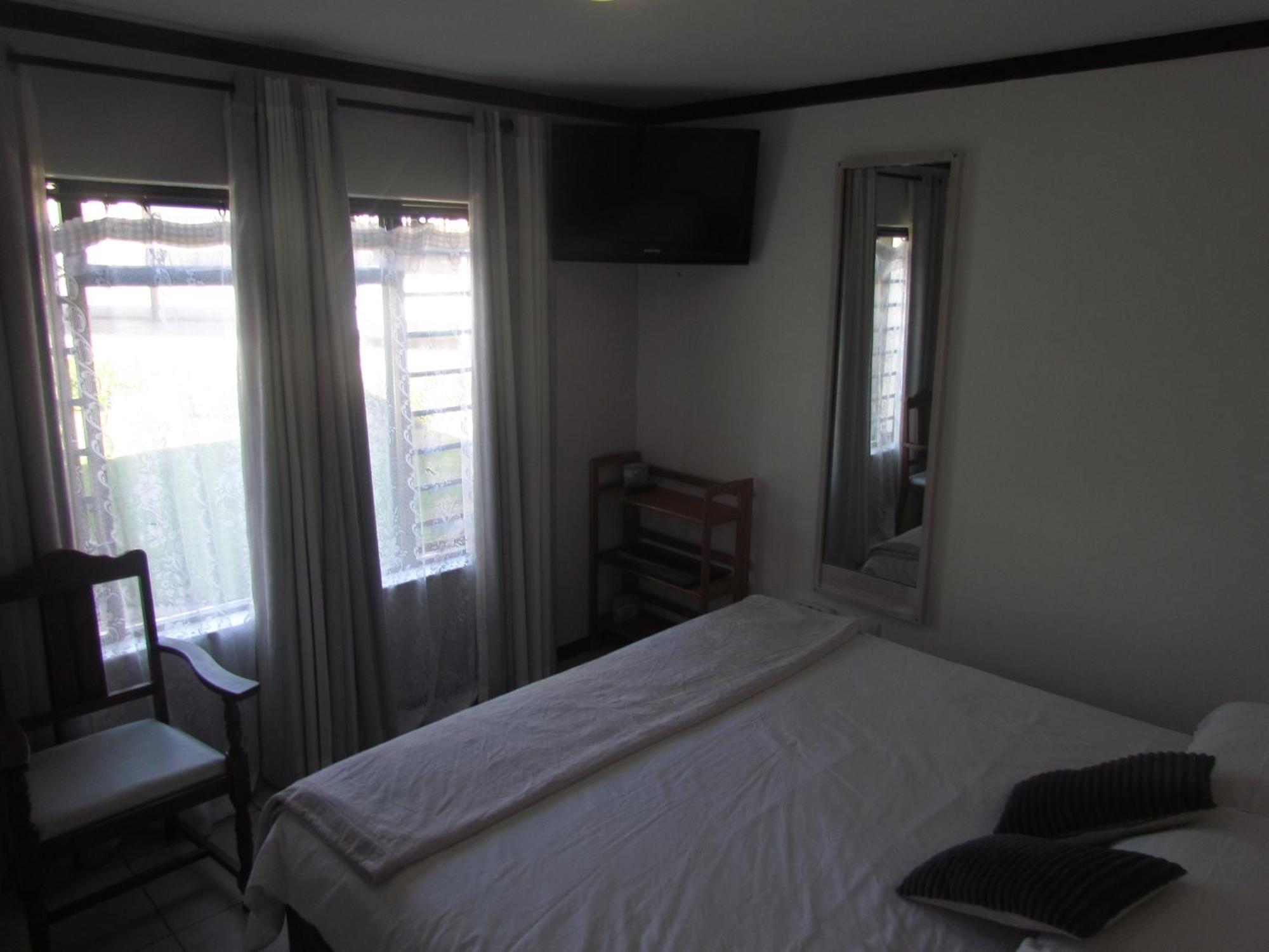 Santini Lace Self Catering Unit Plettenberg Bay Exteriör bild